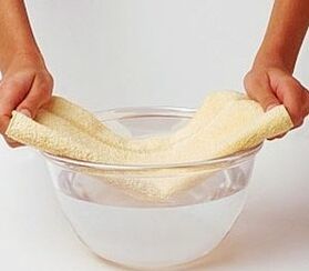 compresses with mint and salt for the treatment of nail fungus