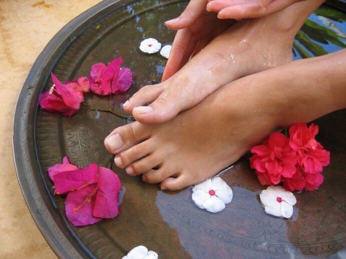 Apple cider vinegar bath for nail fungus